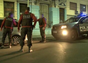 Un policía de Ciudad baleó a un motochorro que intentó robarle la moto en Morón