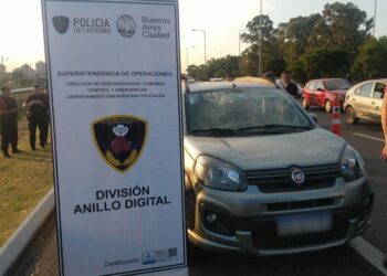 Dos detenidos en Villa Riachuelo por circular con auto recientemente robado