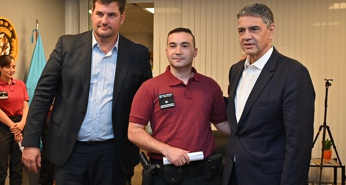 Eugenio Burzaco y Jorge Macri visitaron la Sede Central de la Policía de la Ciudad y reconocieron a oficiales por labor destacada