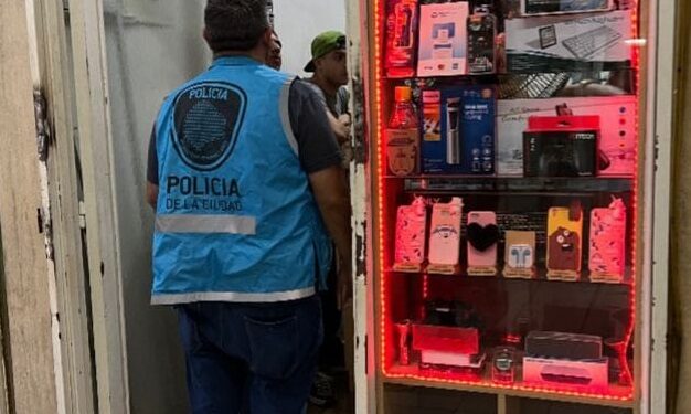 Golpe al Rey del Iphone: incautan 137 celulares robados y recuperan documentos sustraídos tras seis allanamientos