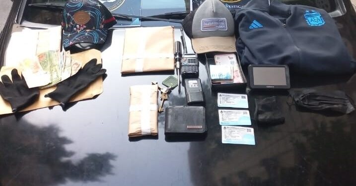 Tres detenidos en Recoleta con inhibidor y que intentaban cometer una entradera