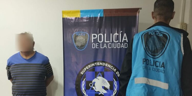 Prófugo acusado de abusar de su nieta fue detenido en Mataderos