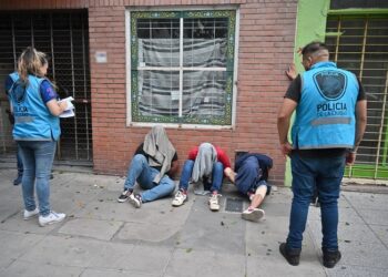 Cae banda de chilenos dedicada a cometer entraderas