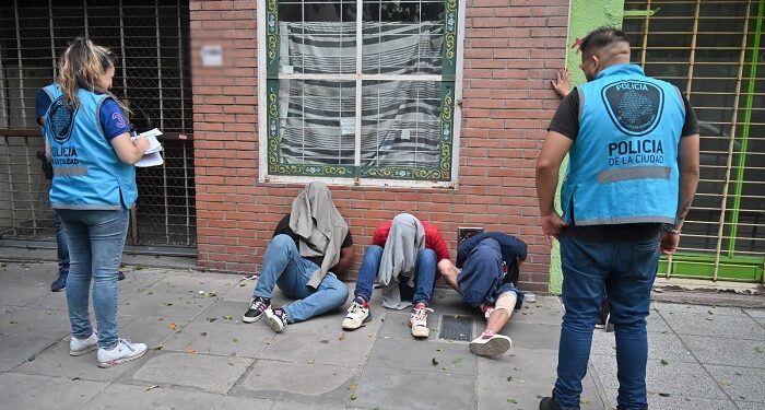Cae banda de chilenos dedicada a cometer entraderas