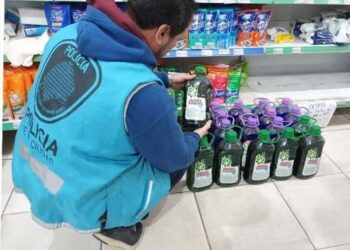 Incautan 147 litros de jabón líquido peligroso para la salud