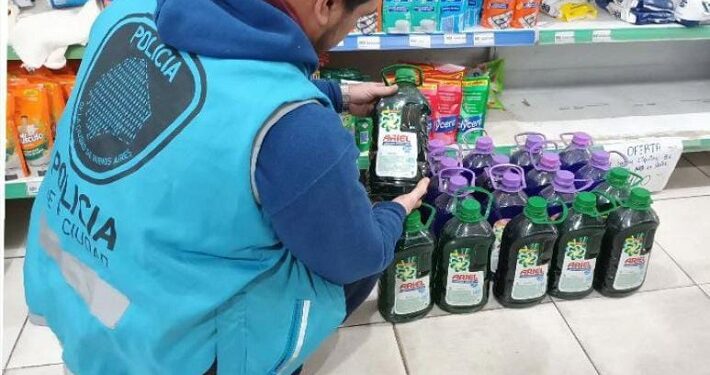 Incautan 147 litros de jabón líquido peligroso para la salud