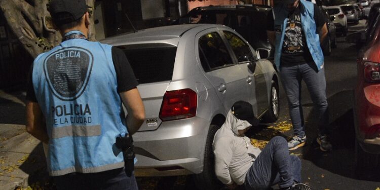 Atrapan a los colombianos abrepuertas: utilizaba un dispositivo para copiar llaves