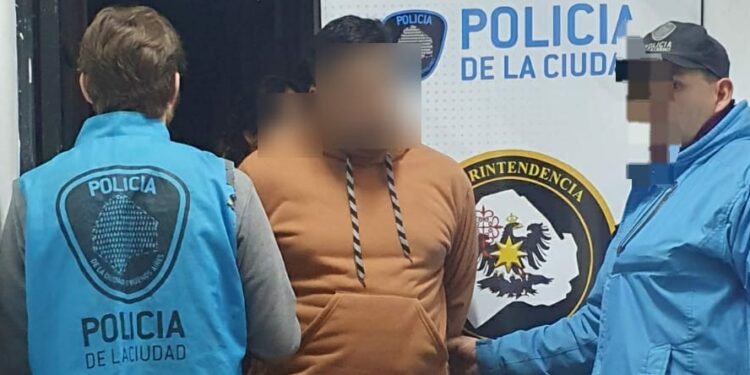 Detienen a acusado de robar un kiosco en La Paternal
