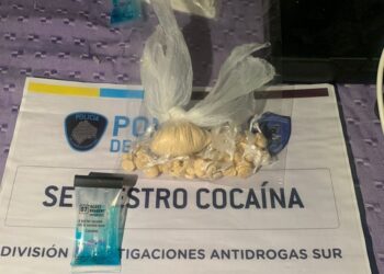 Madre e hijo detenidos por venta de cocaína y pasta base en Barrio 31 y Zavaleta