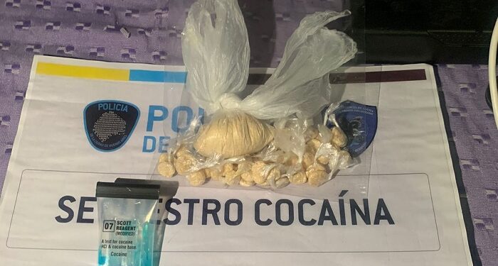 Madre e hijo detenidos por venta de cocaína y pasta base en Barrio 31 y Zavaleta