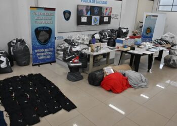 Fabricaban ropa falsa de primeras marcas en el centro porteño