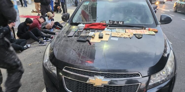 Cae banda de chilenos en el Centro con auto robado, inhibidor y droga