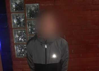 Dos detenidos con casi un kilo de marihuana en una mochila