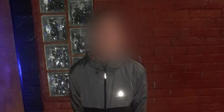 Dos detenidos con casi un kilo de marihuana en una mochila