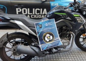 Mensajero detenido, acusado por hurto