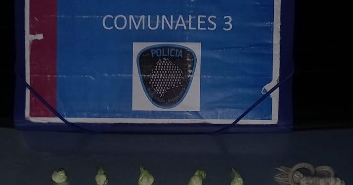 Detienen a una pareja armada y con 24 dosis de cocaína en Balvanera