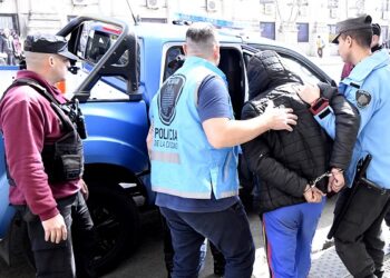 Cinco detenidos por venta de droga en un local de celulares de Balvanera