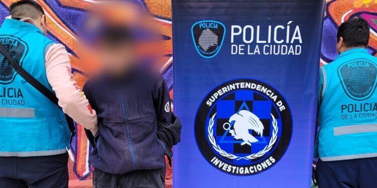 Un ladrón detenido en Palermo por arrebato de un celular