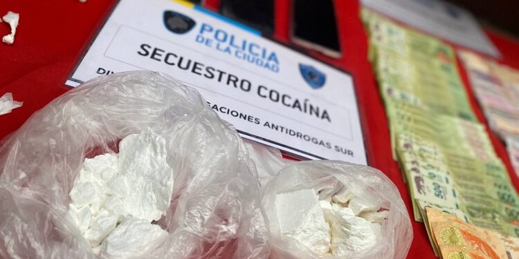 Cayó en La Boca una familia dedicada a la venta de cocaína: cuatro detenidos
