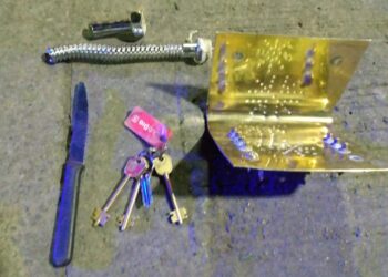 Dos detenidos en Caballito por robar bronces de edificios