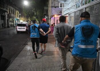 Seis detenidos y tres clausuras en operativos antidrogas en Constitución y Palermo