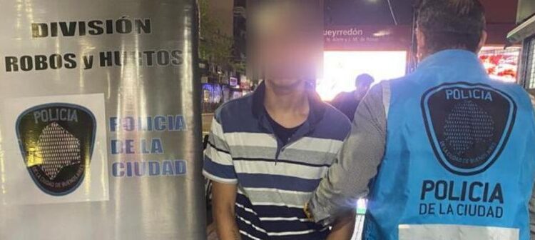 Un detenido en Balvanera por un arrebato en la vía pública