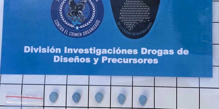 Cae dealer con Tusi y pastillas de éxtasis con las caras de Maradona y Messi