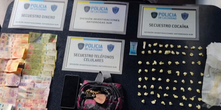 Golpe al narcotráfico en Versalles y Liniers: tres allanamientos, gran cantidad de droga secuestrada y un detenido