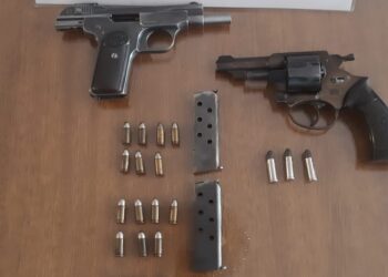 Consorcio salvaje: Amenazó a un vecino de muerte y tenía dos armas sin registrar