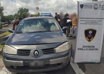 Recuperan en Liniers un auto robado y detienen a dos de sus tripulantes por encubrimiento