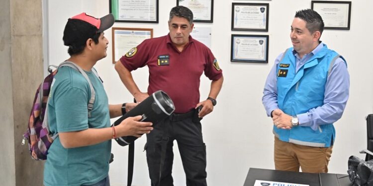 Detuvieron a tres ladrones en Constitución y recuperaron celular y parlante robado