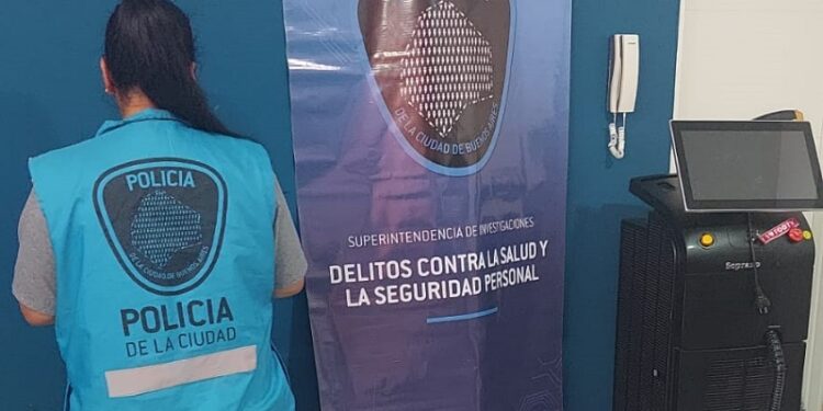 Desbaratan una falsa clínica estética en Flores y secuestran aparatología en infracción