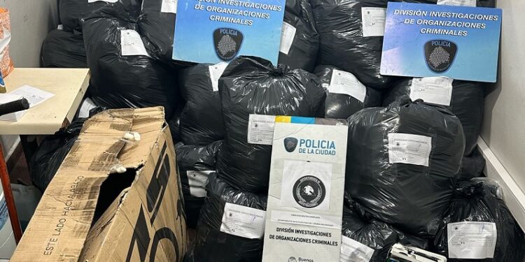Incautan 850 prendas de contrabando en Villa Lugano valuadas en más de 17 millones de pesos