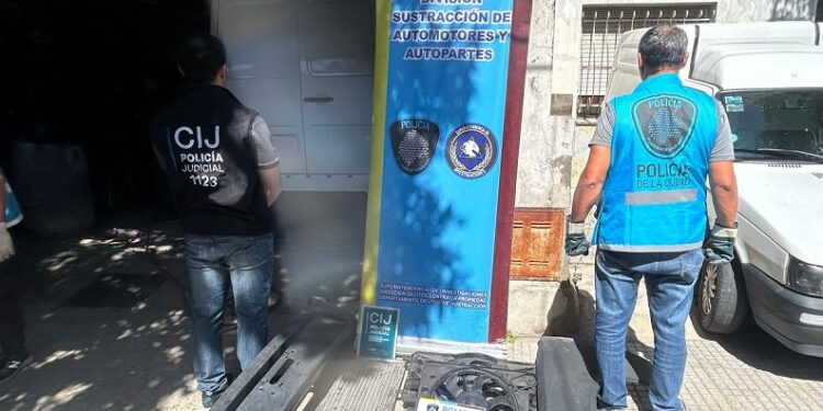 Clausuran taller en Lugano y detienen a su dueño por venta ilegal de autopartes