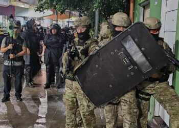 Dos detenidos por robar notebooks del “Lenguas Vivas” son hallados responsables de otros dos robos a una escuela cercana