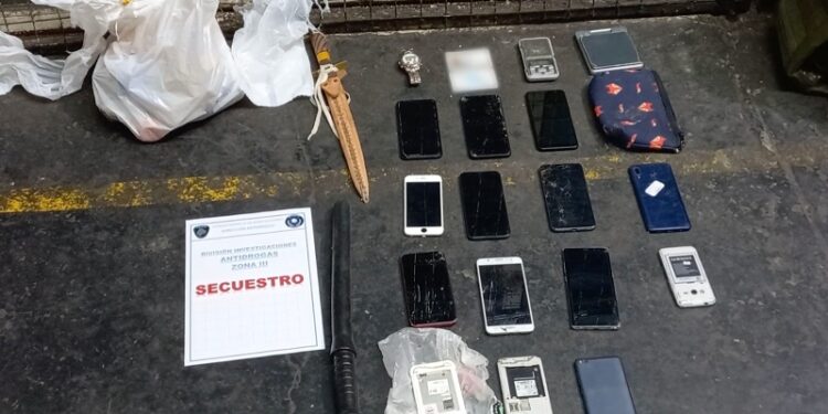 Desbarataron una banda narco que comercializaba droga en una galería de Once