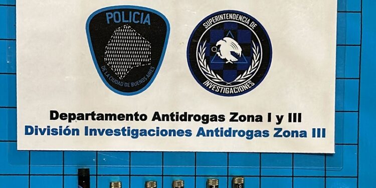 Vendían jeringas con THC sintético y fueron detenidos en Bonpland y Av Córdoba