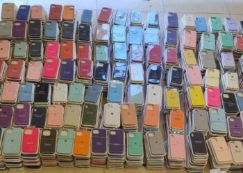 Secuestraron más de 5.000 accesorios de celulares apócrifos en Belgrano, Balvanera y Caballito