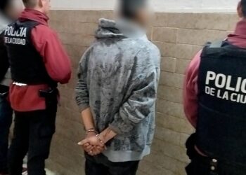 Tres detenidos por robar y golpear a un hombre en su casa en Parque Chacabuco
