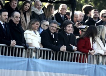 Junto al Presidente, Jorge Macri participó del desfile militar para celebrar el Día de la Independencia