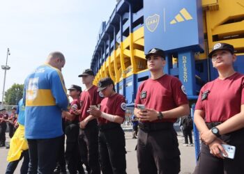 Superclásico: incautaron armas blancas, pirotecnia, bebidas alcohólicas y ataúdes de cartón con el escudo de River