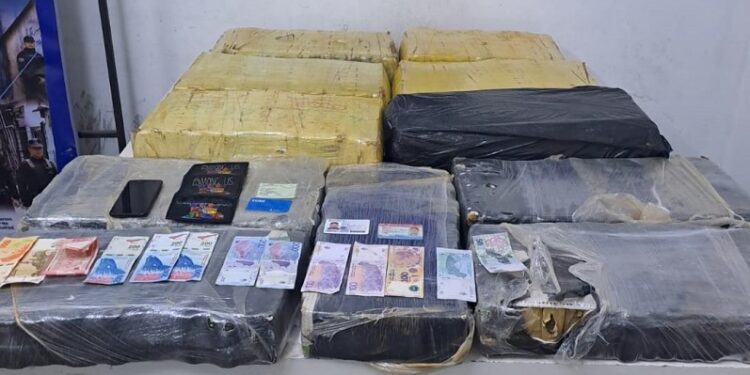 Secuestraron casi 156 kilos de marihuana a raíz de un control vehicular en el Barrio 21-24