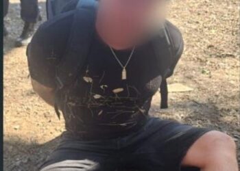 Dos ladrones en el Barrio Naón, armados y con barretas fueron detenidos por robo
