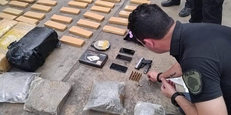 Golpe al narcotráfico: la Policía de la Ciudad desbarató una organización narco en el barrio Zavaleta y secuestró más de 220 kilos de droga en dos operativos de saturación
