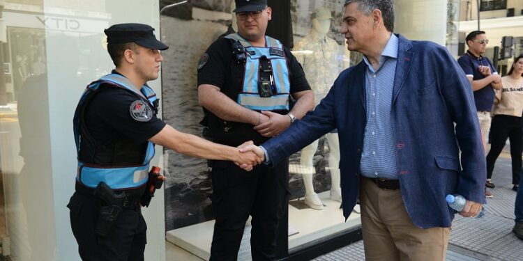 La Policía porteña refuerza con armas de baja letalidad la seguridad en centros comerciales