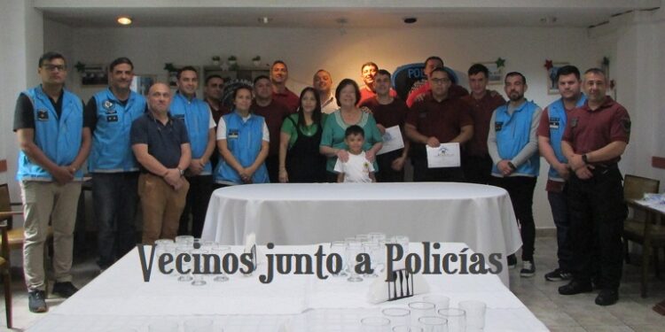 Se entregaron diplomas y medallas a policías destacados en la Comisaría Comunal 14