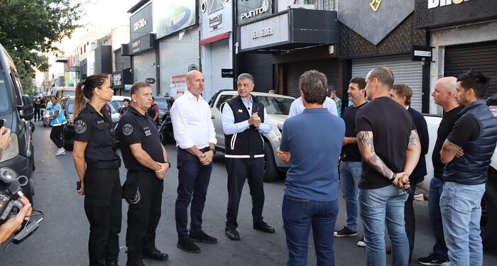 Megaoperativo en Flores: desalojaron más de 5.000 manteros de la calle Avellaneda