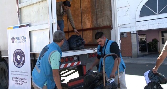La Policía de la Ciudad entregó en Bahía Blanca mercadería secuestrada en allanamientos