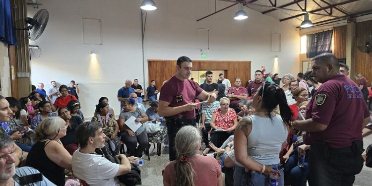 Seguridad en tu barrio: vecinos, comisarios y autoridades de distintos ministerios se reúnen en 16 espacios para combatir la delincuencia