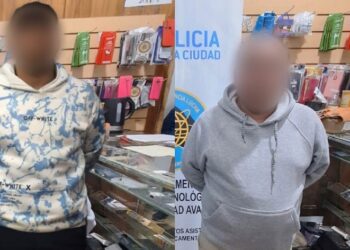 Escondían celulares robados en la basura y fueron detenidos